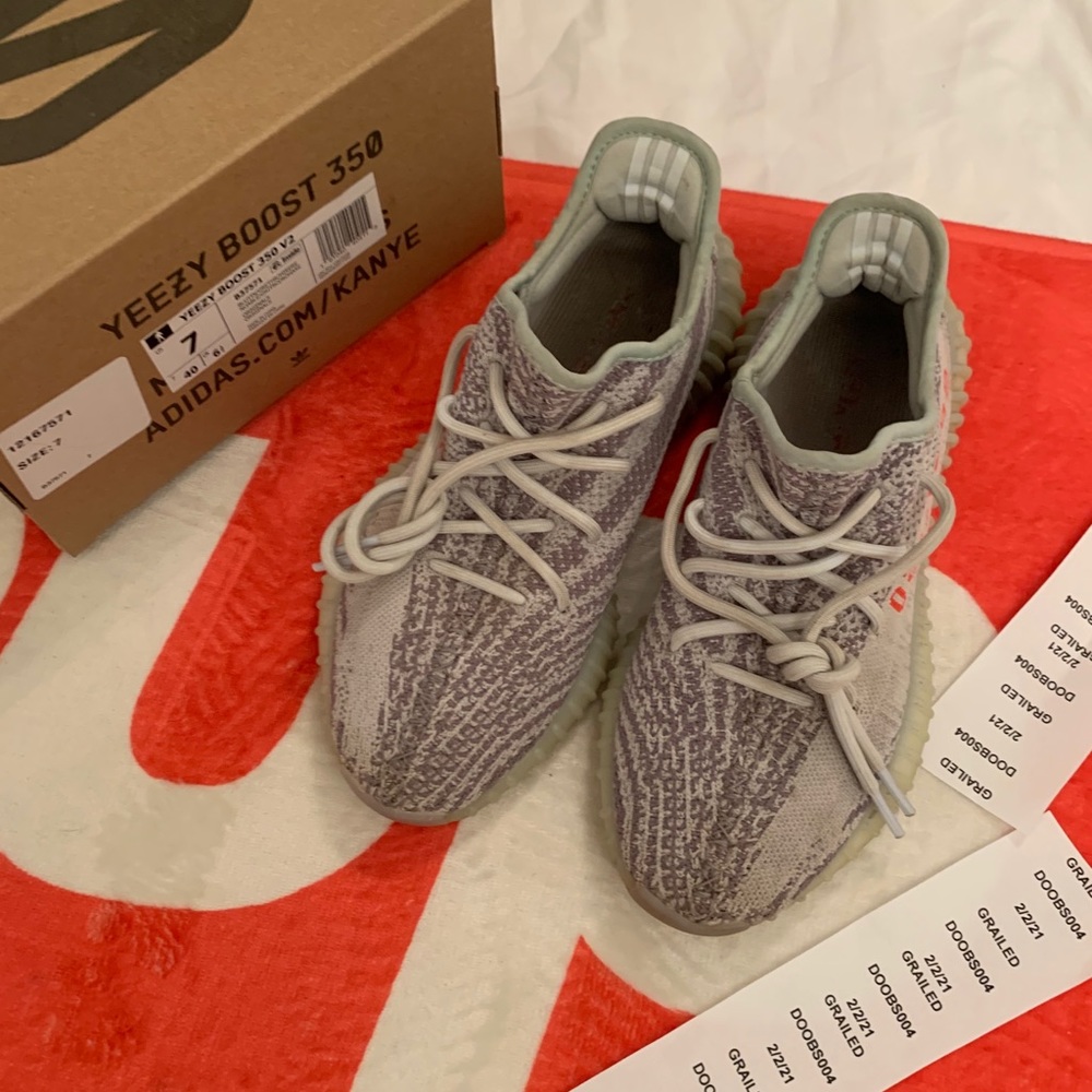 Yeezy v2 adidas blue tint size 7
